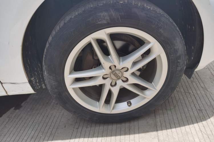 Used Audi Q5 2017 Plus 40 TFSI Ambition Model Right Front Wheel Hub