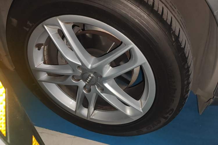 Used Audi Q5 2017 Plus 40 TFSI Technology Model Right Front Wheel Hub