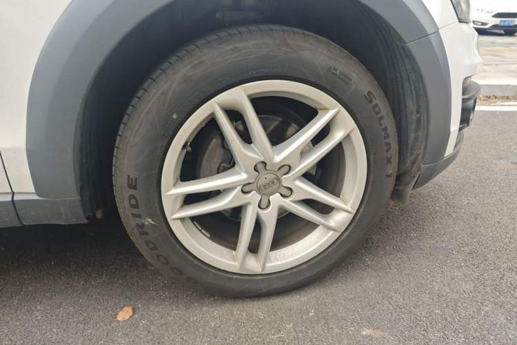 Used Audi Q5 2017 Plus 40 TFSI Technology Model Right Front Wheel Hub