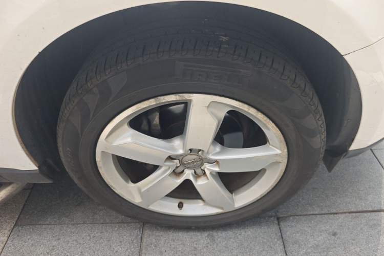 Used Audi Q5 2017 40 TFSI Ambition Edition Right Front Wheel Hub
