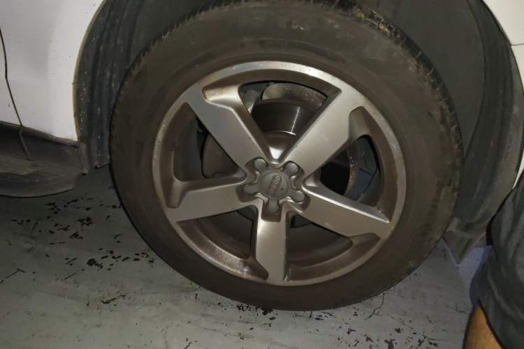 Used Audi Q5 2017 40 TFSI Ambition Edition Right Front Wheel Hub