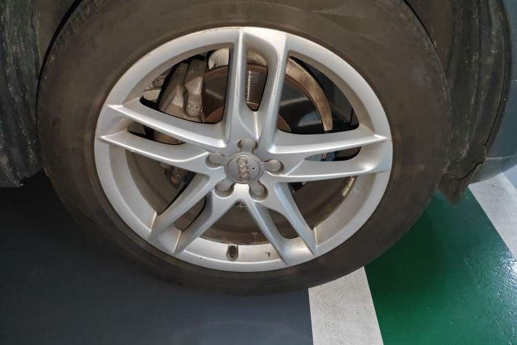 Used Audi Q5 2017 Plus 40 TFSI Technology Model Right Front Wheel Hub
