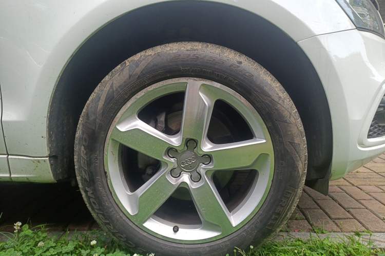 Used Audi Q5 2017 Plus 40 TFSI Ambition Model Right Front Wheel Hub