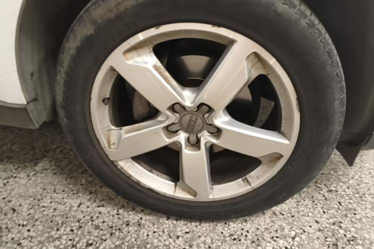 Used Audi Q5 2017 40 TFSI Ambition Edition Right Front Wheel Hub