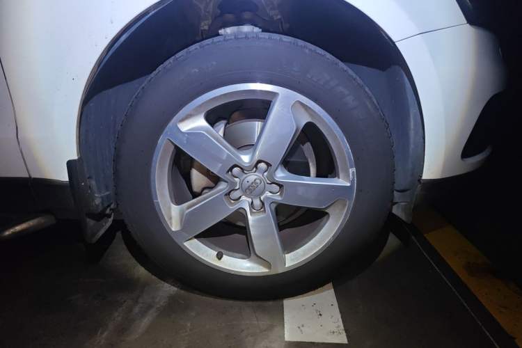 Used Audi Q5 2017 40 TFSI Ambition Edition Right Front Wheel Hub
