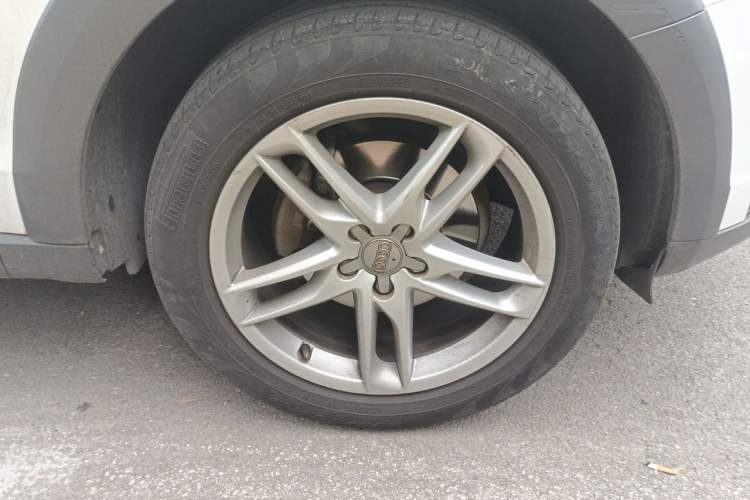 Used Audi Q5 2017 Plus 40 TFSI Technology Model Right Front Wheel Hub