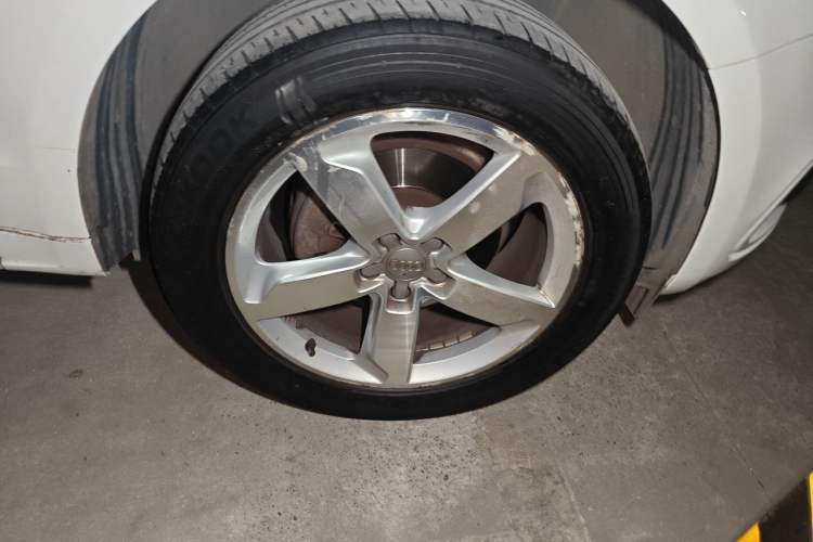 Used Audi Q5 2017 Plus 40 TFSI Ambition Model Right Front Wheel Hub