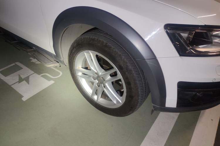 Used Audi Q5 2017 Plus 40 TFSI Technology Model Right Front Wheel Hub