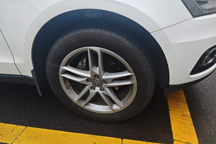 Used Audi Q5 2017 40 TFSI Comfort Model Right Front Wheel Hub