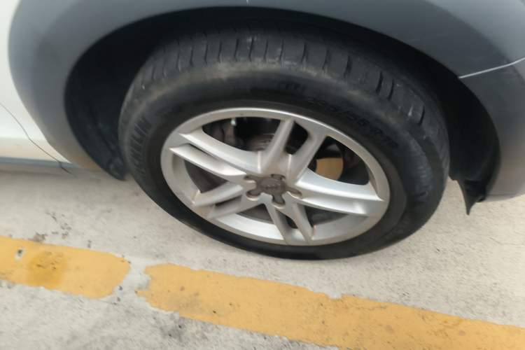 Used Audi Q5 2017 Plus 40 TFSI Technology Model Right Front Wheel Hub