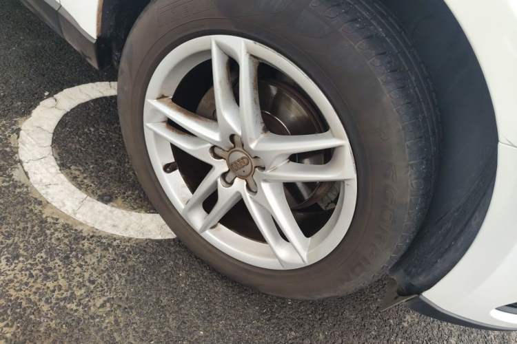 Used Audi Q5 2017 40 TFSI Comfort Model Right Front Wheel Hub