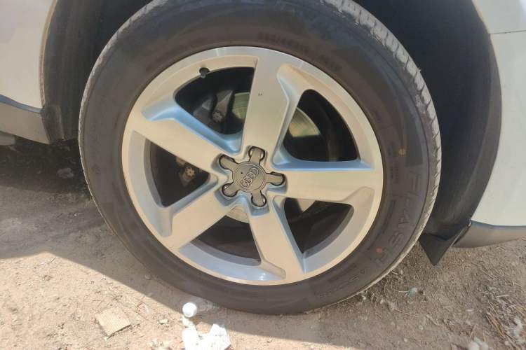 Used Audi Q5 2017 40 TFSI Ambition Edition Right Front Wheel Hub