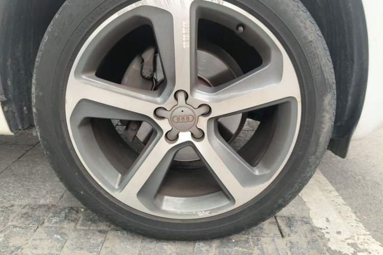 Used Audi Q5 2017 40 TFSI Dynamic Edition Right Front Wheel Hub