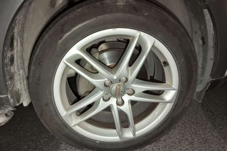 Used Audi Q5 2017 Plus 40 TFSI Comfort Model Right Front Wheel Hub