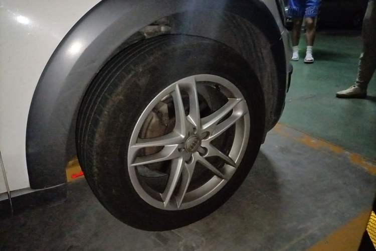Used Audi Q5 2017 Plus 40 TFSI Technology Model Right Front Wheel Hub