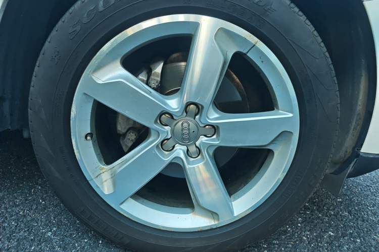Used Audi Q5 2017 40 TFSI Ambition Edition Right Front Wheel Hub