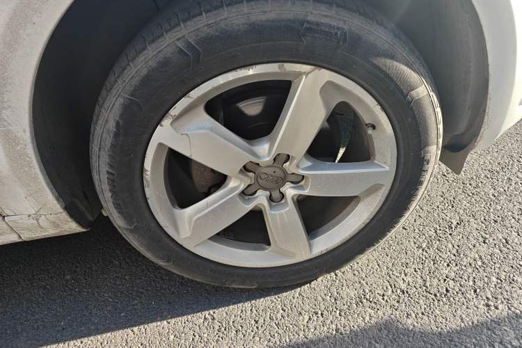 Used Audi Q5 2017 40 TFSI Ambition Edition Right Front Wheel Hub