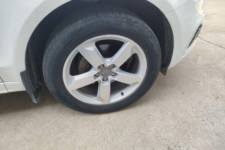 Used Audi Q5 2017 Plus 40 TFSI Ambition Model Right Front Wheel Hub