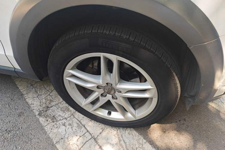Used Audi Q5 2017 Plus 40 TFSI Comfort Model Right Front Wheel Hub