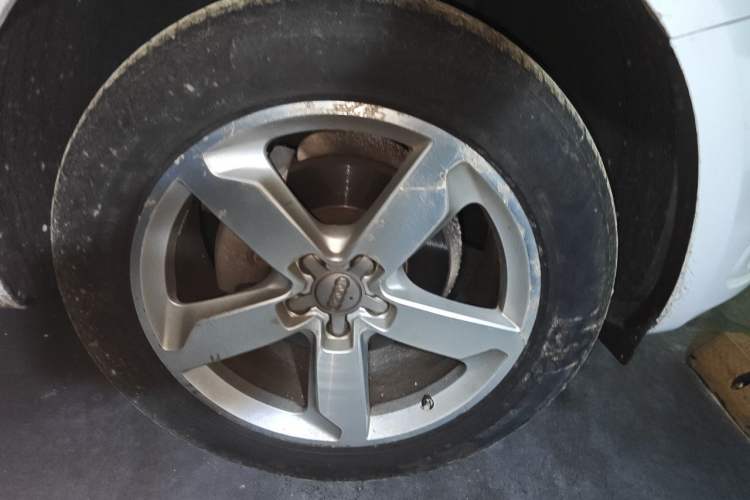 Used Audi Q5 2017 40 TFSI Ambition Edition Right Front Wheel Hub