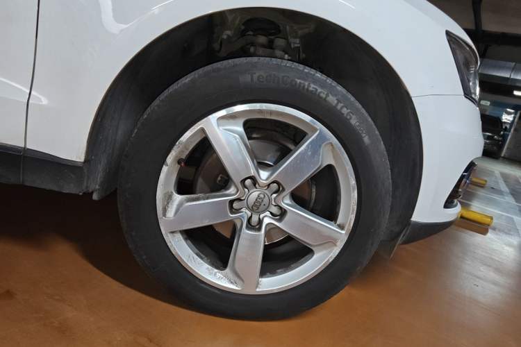 Used Audi Q5 2017 40 TFSI Ambition Edition Right Front Wheel Hub