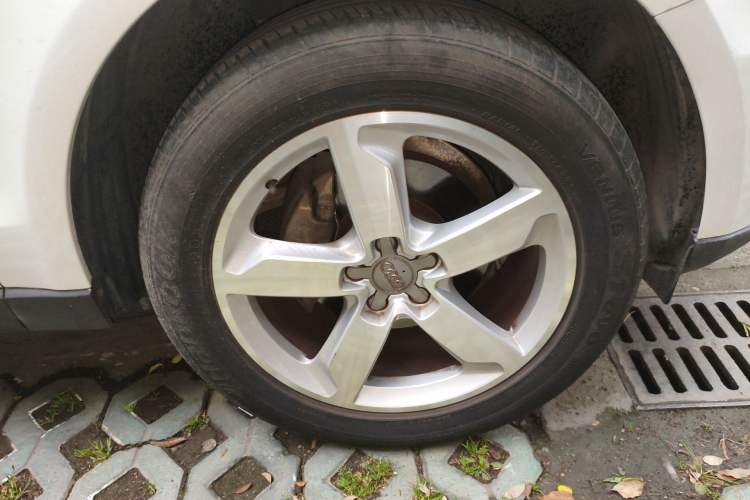 Used Audi Q5 2017 40 TFSI Ambition Edition Right Front Wheel Hub