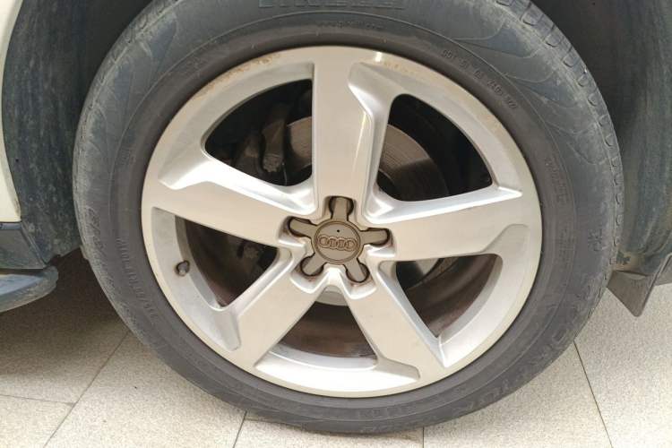 Used Audi Q5 2017 40 TFSI Ambition Edition Right Front Wheel Hub