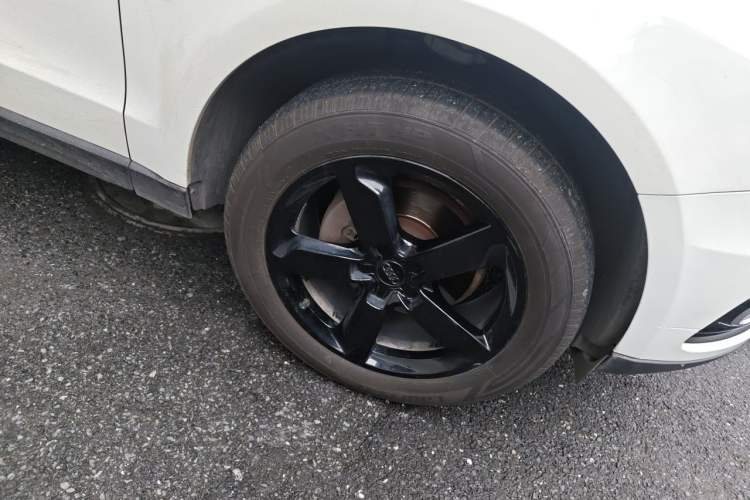 Used Audi Q5 2017 40 TFSI Ambition Edition Right Front Wheel Hub
