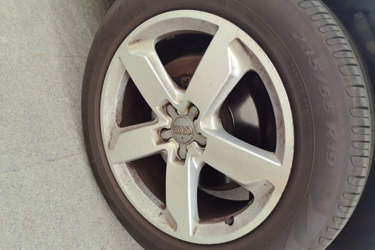 Used Audi Q5 2017 Plus 40 TFSI Ambition Model Right Front Wheel Hub