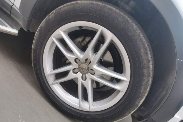 Used Audi Q5 2017 Plus 40 TFSI Technology Model Right Front Wheel Hub