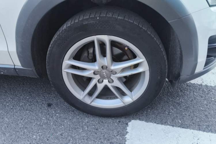 Used Audi Q5 2017 Plus 40 TFSI Technology Model Right Front Wheel Hub