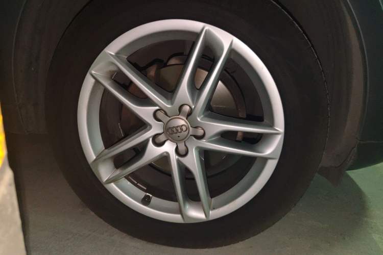 Used Audi Q5 2017 40 TFSI Luxury Model Right Front Wheel Hub