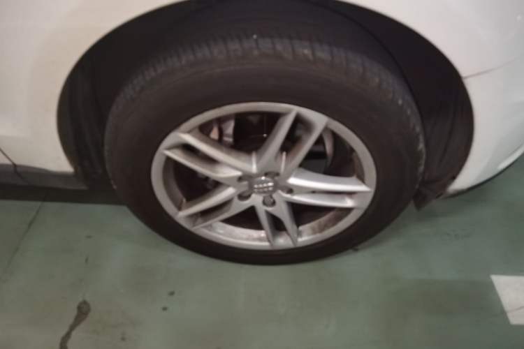 Used Audi Q5 2017 40 TFSI Technology Edition Right Front Wheel Hub