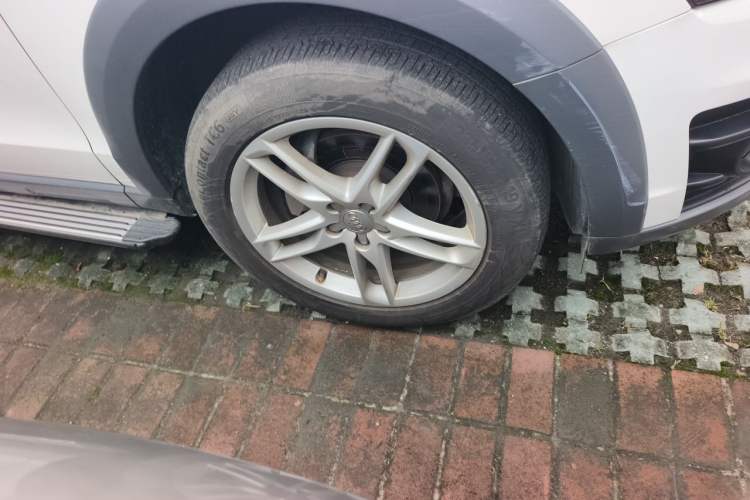 Used Audi Q5 2017 Plus 40 TFSI Technology Model Right Front Wheel Hub