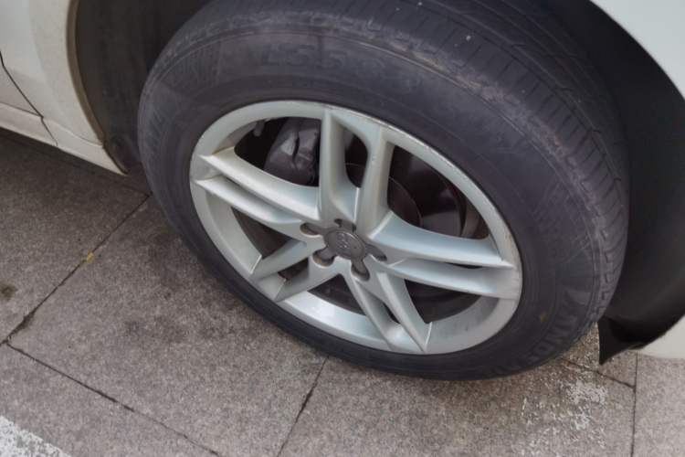 Used Audi Q5 2017 Plus 40 TFSI Ambition Model Right Front Wheel Hub