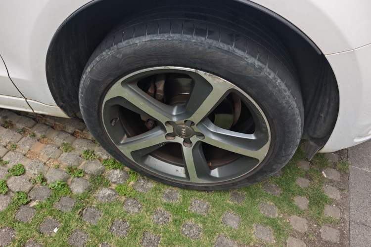 Used Audi Q5 2017 40 TFSI Dynamic Edition Right Front Wheel Hub