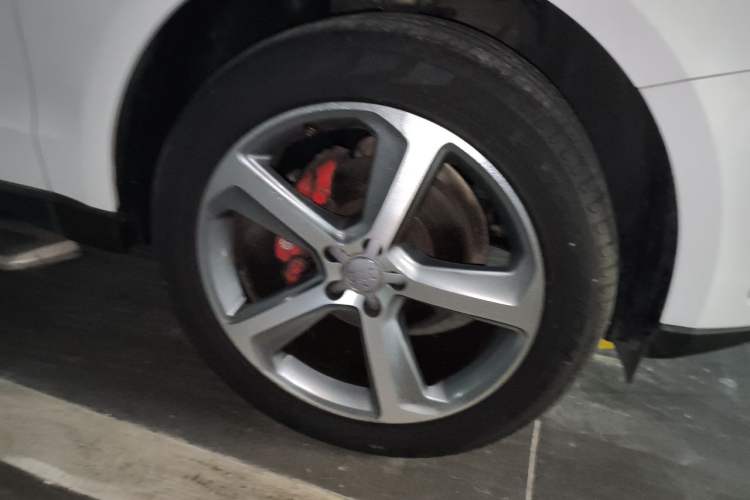 Used Audi Q5 2017 40 TFSI Ambition Edition Right Front Wheel Hub