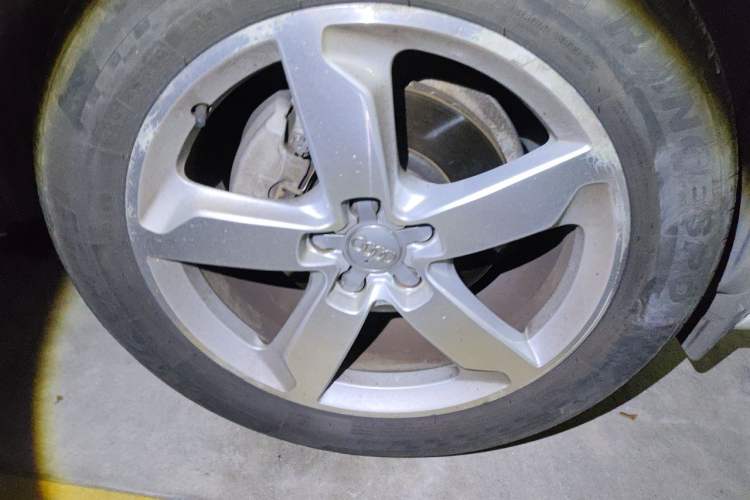 Used Audi Q5 2017 Plus 40 TFSI Ambition Model Right Front Wheel Hub