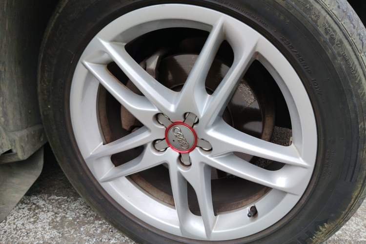 Used Audi Q5 2017 40 TFSI Technology Edition Right Front Wheel Hub