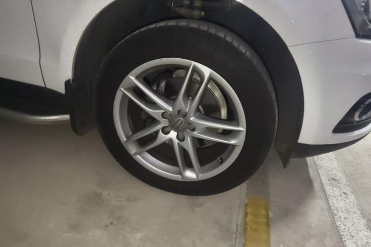 Used Audi Q5 2017 40 TFSI Technology Edition Right Front Wheel Hub