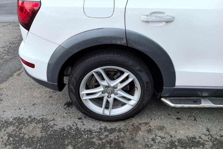 Used Audi Q5 2017 Plus 40 TFSI Technology Model Right Rear Wheel Hub