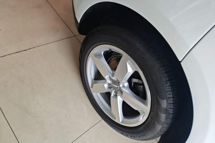 Used Audi Q5 2017 40 TFSI Ambition Edition Right Rear Wheel Hub