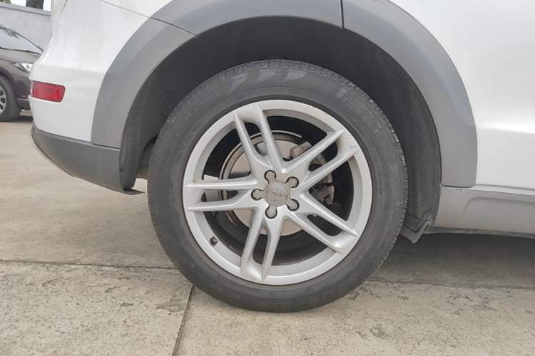 Used Audi Q5 2017 Plus 40 TFSI Technology Model Right Rear Wheel Hub