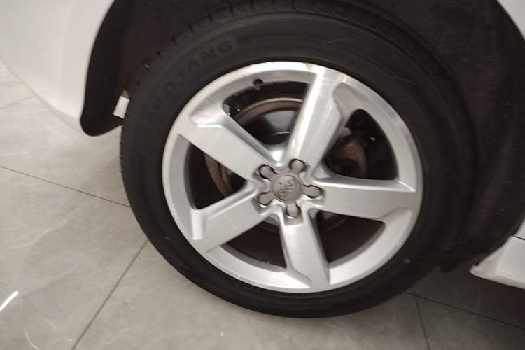 Used Audi Q5 2017 Plus 40 TFSI Ambition Model Right Rear Wheel Hub