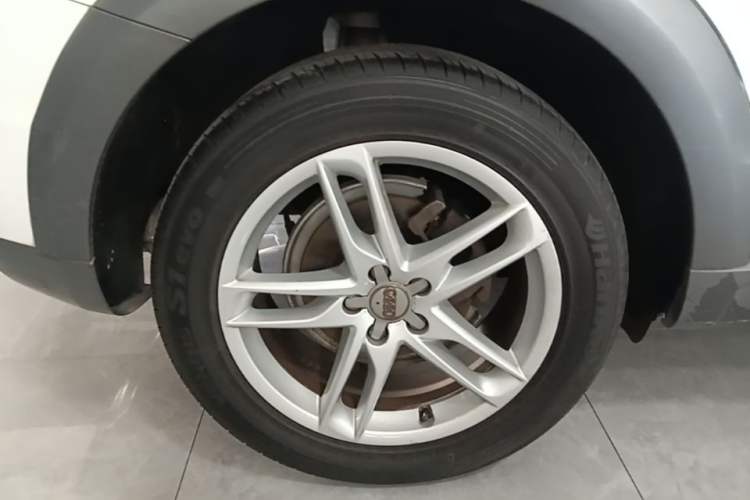 Used Audi Q5 2017 Plus 40 TFSI Technology Model Right Rear Wheel Hub