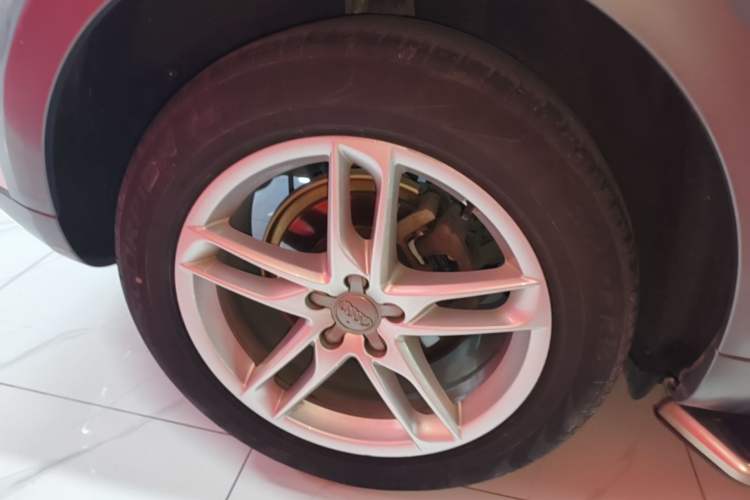 Used Audi Q5 2017 Plus 40 TFSI Technology Model Right Rear Wheel Hub