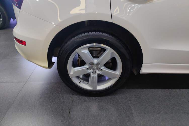 Used Audi Q5 2017 Plus 40 TFSI Ambition Model Right Rear Wheel Hub