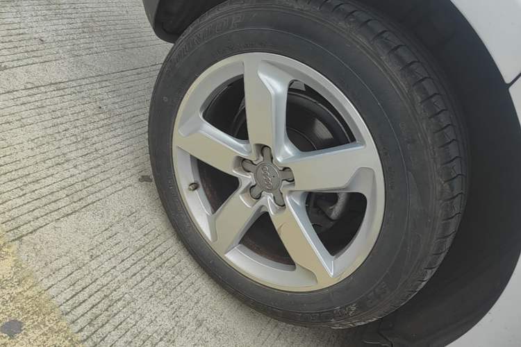 Used Audi Q5 2017 40 TFSI Ambition Edition Right Rear Wheel Hub