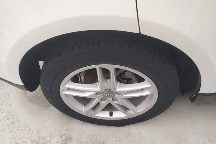 Used Audi Q5 2017 40 TFSI Comfort Model Right Rear Wheel Hub