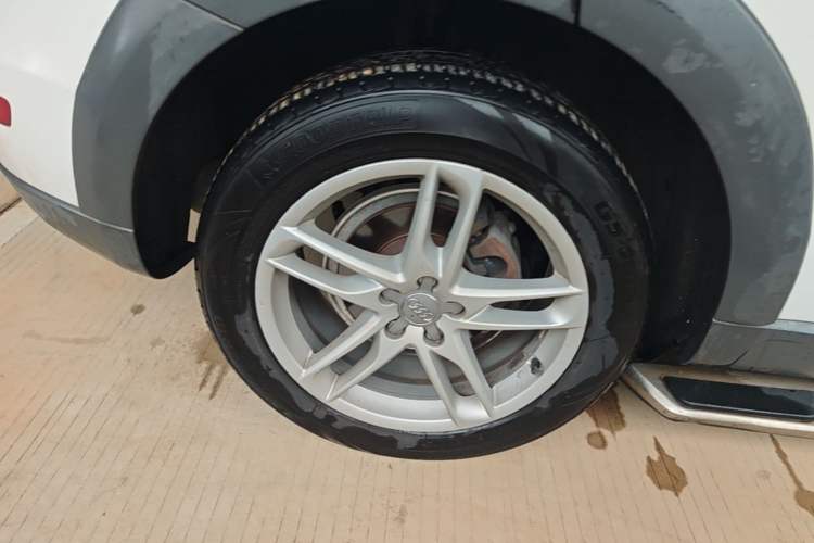 Used Audi Q5 2017 Plus 40 TFSI Technology Model Right Rear Wheel Hub